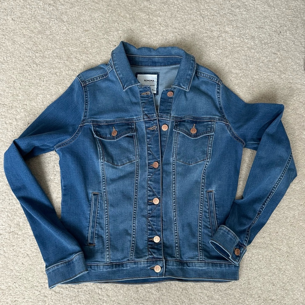 Women’s jean jacket size small